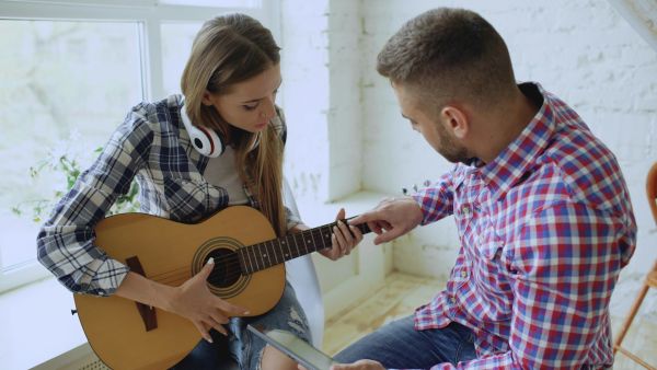 Les 5 meilleures raisons de choisir des cours de guitare en Picardie